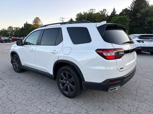 Used 2024 Honda Pilot Sport image 7