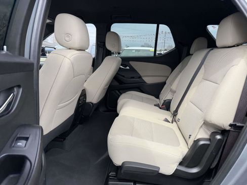 Certified 2023 Chevrolet Traverse LS FWD image 12