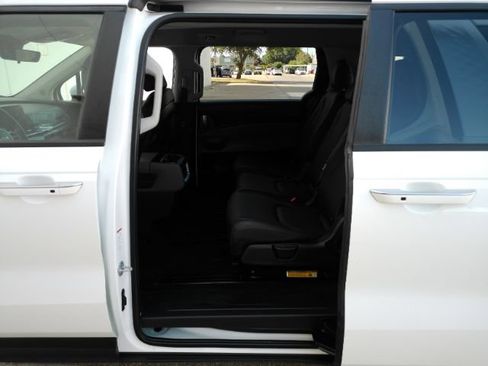 Used 2026 Kia Carnival LXS FWD image 18