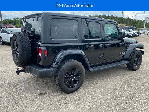 Used 2022 Jeep Wrangler Unlimited Sahara w/ Cold Weather Group AWD/4WD image 6