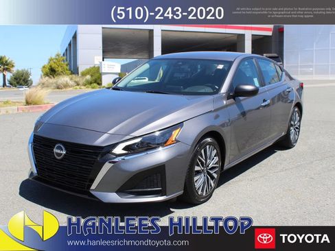 Used 2025 Nissan Altima 2.5 SV FWD image 3
