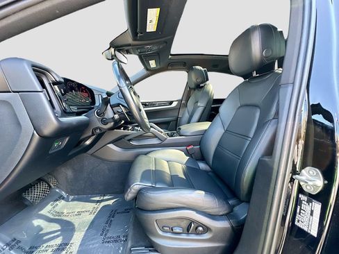 Certified 2024 Porsche Cayenne Coupe AWD/4WD image 5