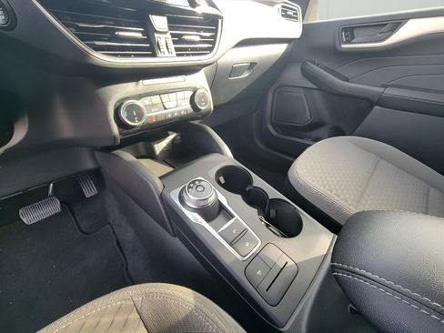 Used 2022 Ford Escape SE w/ Cold Weather Package image 25