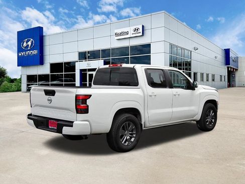 Used 2025 Nissan Frontier SV RWD image 5