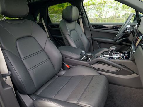 Used 2023 Porsche Cayenne Platinum Edition AWD/4WD image 40