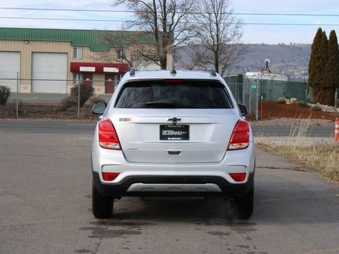 Used 2022 Chevrolet Trax LT w/ LT Convenience Package FWD image 5
