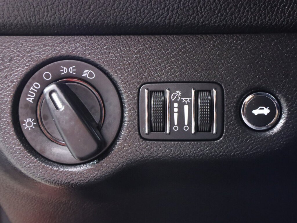 Used 2021 Dodge Challenger SXT RWD image 10