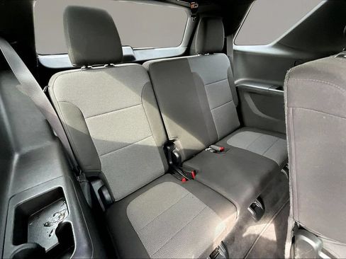 Used 2023 Chevrolet Traverse LT AWD/4WD image 23