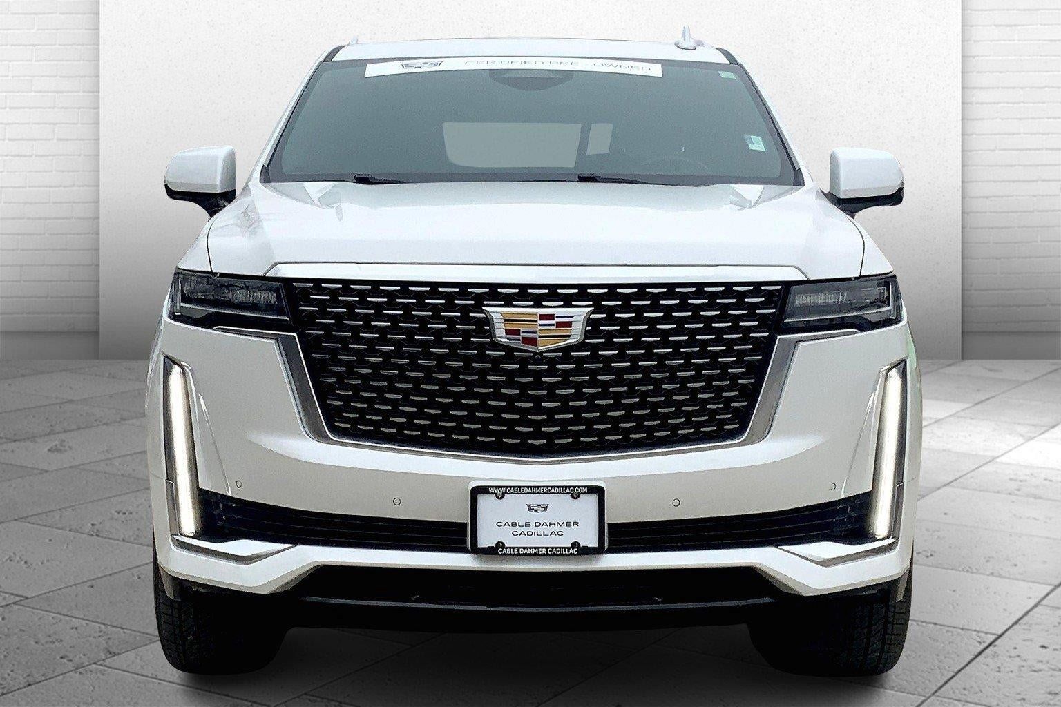 Used 2022 Cadillac Escalade Luxury AWD/4WD image 2