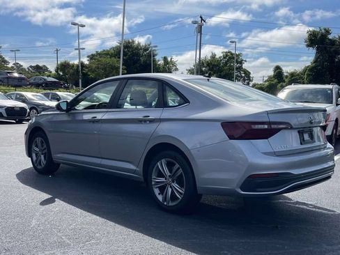Used 2024 Volkswagen Jetta SE FWD image 5