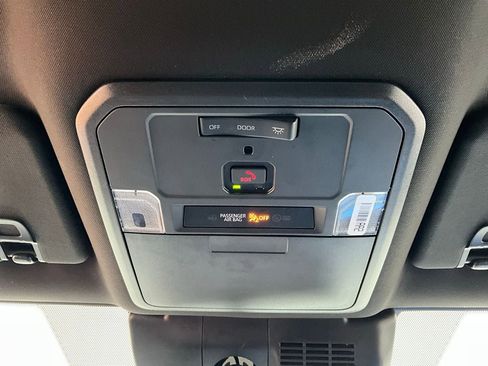 Used 2025 Toyota Tacoma TRD Off-Road image 15