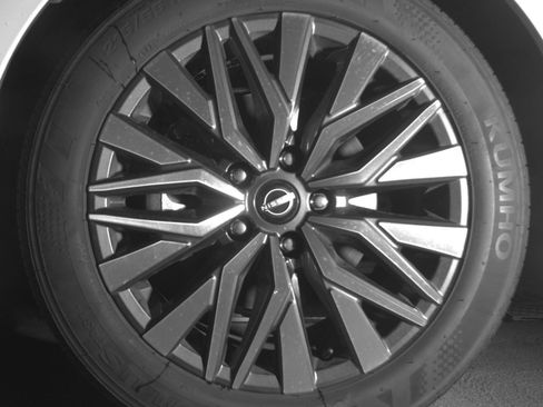 Used 2025 Nissan Altima 2.5 SV FWD image 12