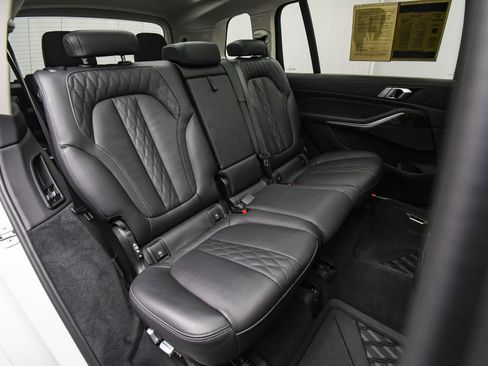 Used 2023 BMW X7 xDrive40i w/ Dynamic Handling Package image 53