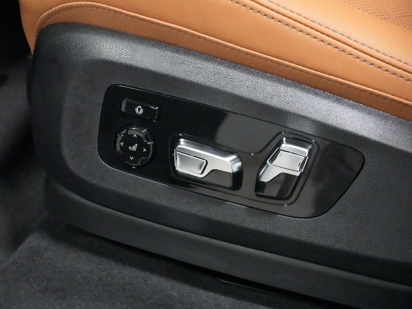 Used 2027 BMW X7 xDrive40i w/ Premium Package AWD/4WD image 30