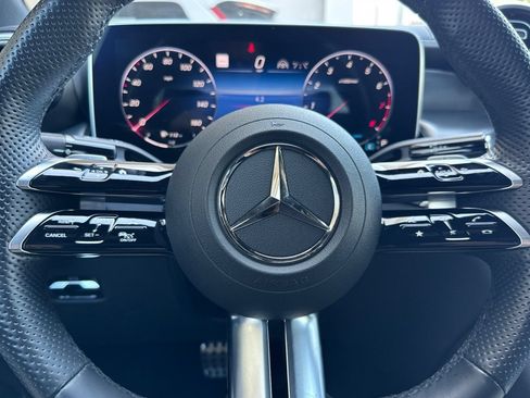 Used 2024 Mercedes-Benz GLC 300 4MATIC image 25