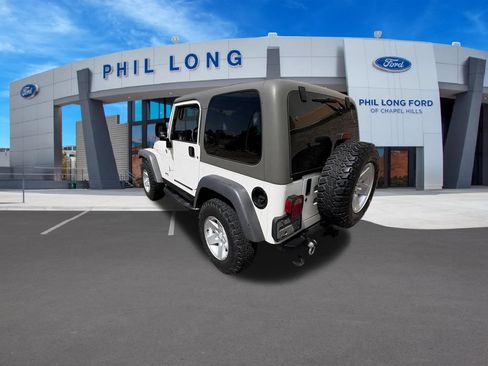 Used 2005 Jeep Wrangler Rubicon AWD/4WD image 3