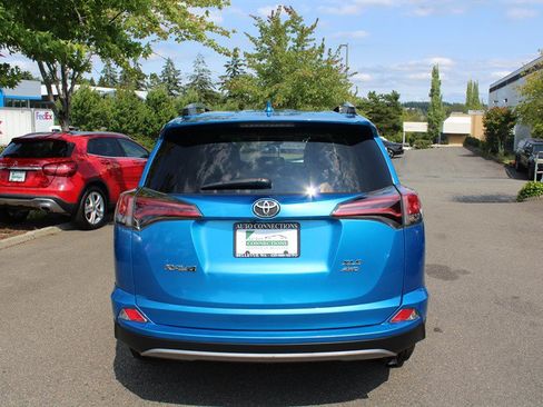 Used 2018 Toyota RAV4 XLE w/ Plus Extra Value Package AWD/4WD image 4