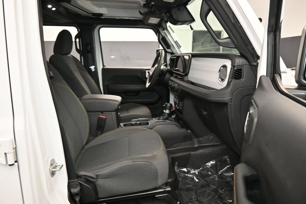 Used 2024 Jeep Wrangler Unlimited Sahara w/ Safety Group AWD/4WD image 38