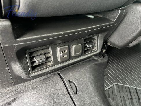 Used 2022 Chevrolet Silverado 1500 LT AWD/4WD image 13