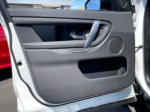 Used 2025 Land Rover Discovery Sport S image 20