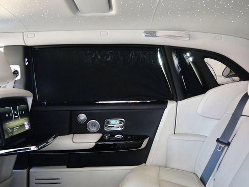 Certified 2024 Rolls-Royce Phantom Extended Wheelbase w/ The Phantom Package image 33