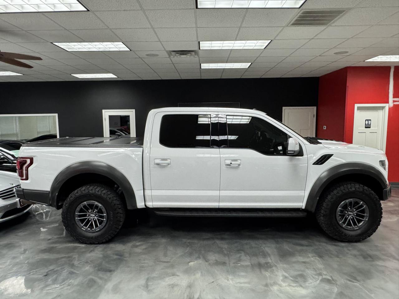 Used 2017 Ford F150 Raptor w/ Equipment Group 802A Luxury AWD/4WD image 9