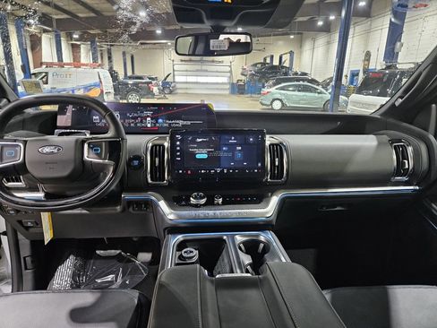 New 2025 Ford Expedition Max Platinum w/ Stealth Performance Package image 29