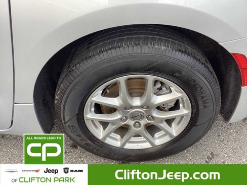 Certified 2024 Chrysler Pacifica Touring-L image 30