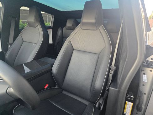 Used 2024 Tesla Cybertruck AWD Crew Cab image 21