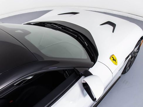 Certified 2025 Ferrari 12Cilindri RWD image 18