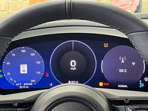 Used 2025 Porsche Macan 4 Electric image 31