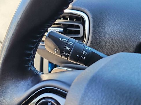 Used 2022 Toyota Prius XLE image 27