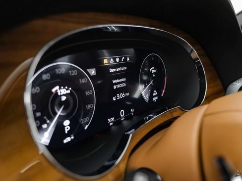 Used 2023 Bentley Bentayga Extended Wheelbase AWD/4WD image 30