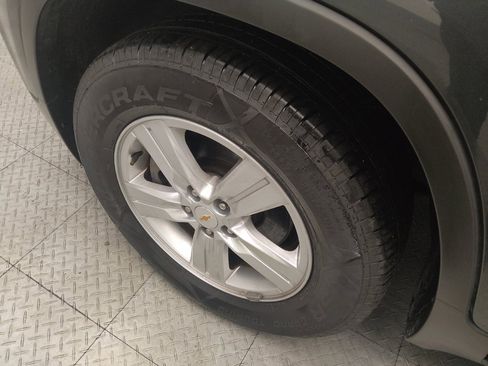 Used 2018 Chevrolet Trax LT w/ LT Convenience Package FWD image 31