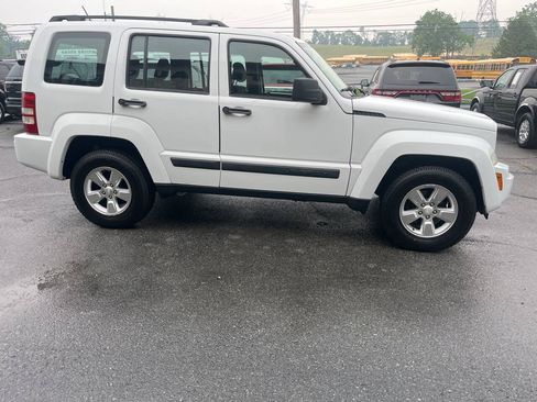 Used 2012 Jeep Liberty Sport AWD/4WD image 5