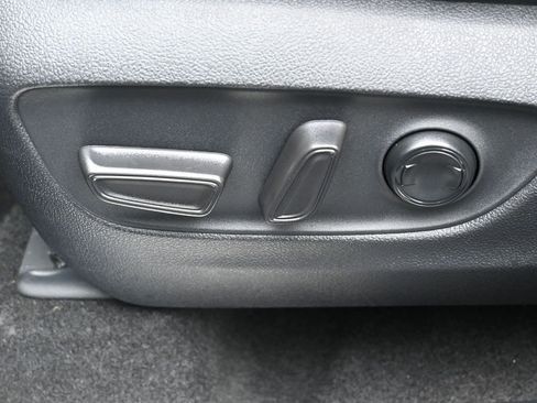 Used 2023 Toyota Highlander Platinum image 10