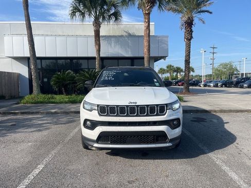 Used 2023 Jeep Compass Limited image 9