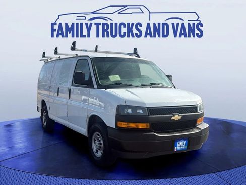 Used 2023 Chevrolet Express 3500 w/ Driver Convenience Package image 7