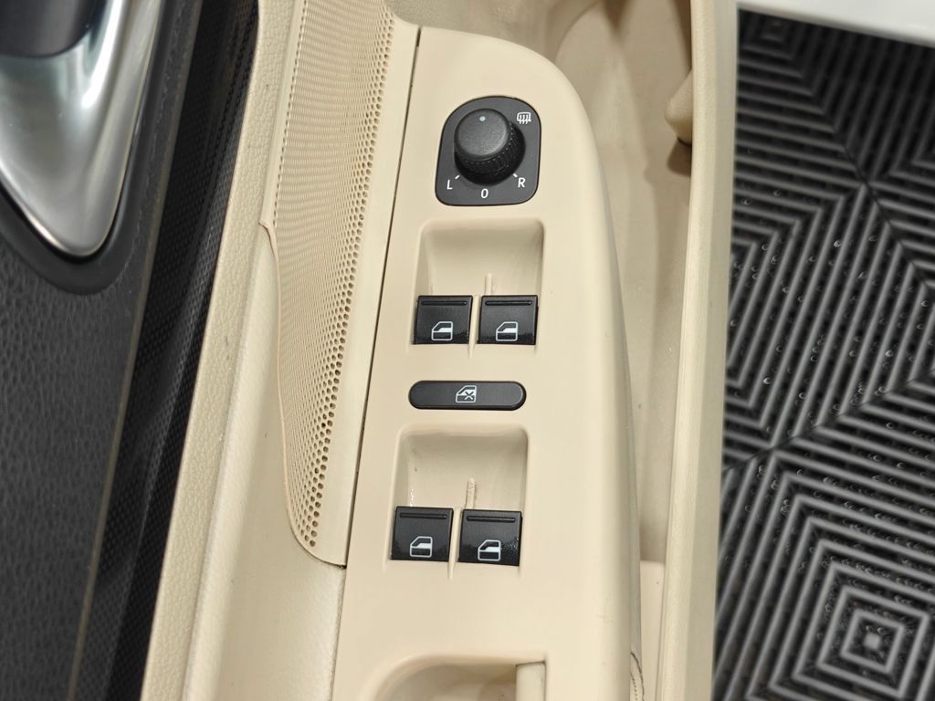 Used 2013 Volkswagen Jetta TDI FWD image 31