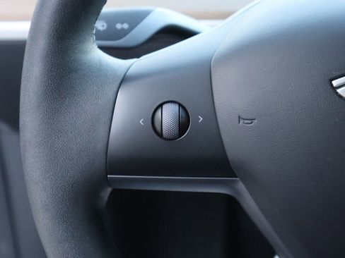 Used 2023 Tesla Model Y Performance image 26