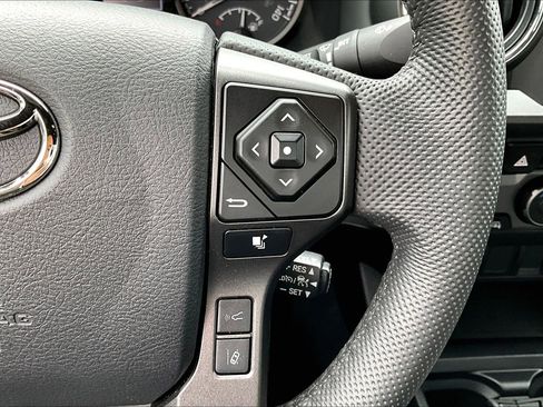 Used 2023 Toyota Tacoma TRD Off-Road image 18