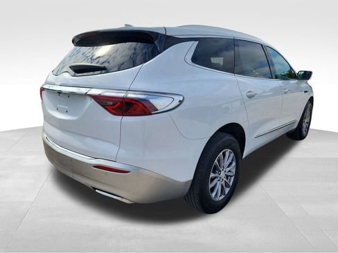Used 2022 Buick Enclave Essence image 8