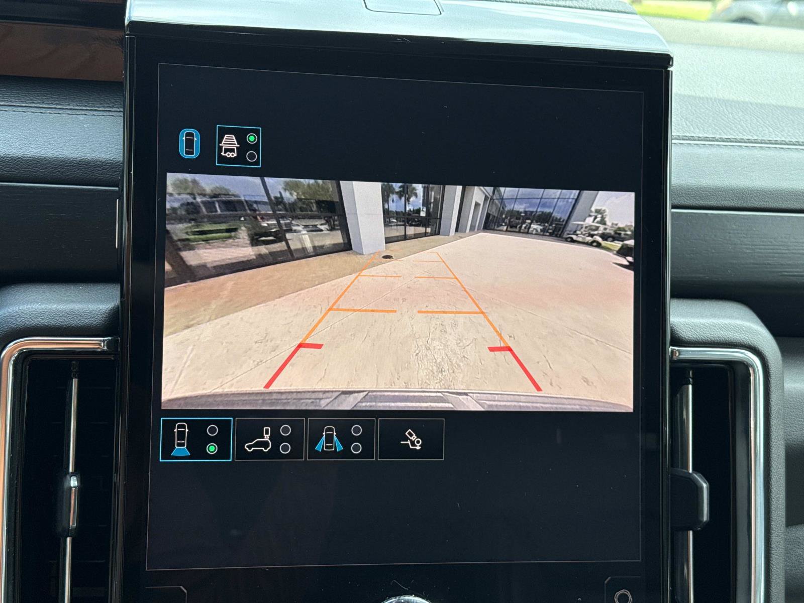 Used 2025 GMC Yukon XL Denali AWD/4WD image 23