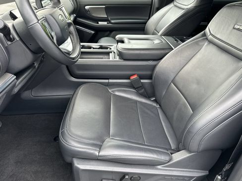 Used 2025 Ford Expedition Platinum AWD/4WD image 14