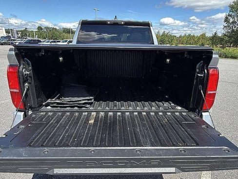 Used 2025 Toyota Tacoma SR5 AWD/4WD image 20