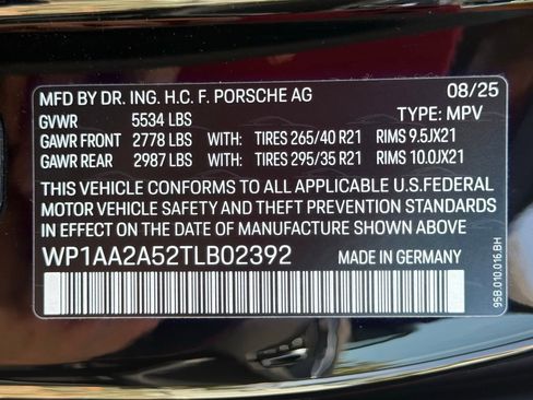 Used 2026 Porsche Macan AWD/4WD image 37