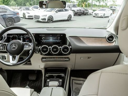 Used 2022 Mercedes-Benz GLA 250 4MATIC w/ Premium Package Lite image 7