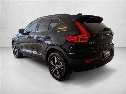 Used 2026 Volvo XC40 B4 Core w/ Climate Package FWD image 9