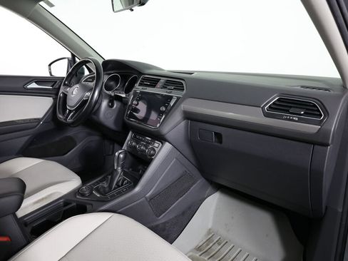 Used 2018 Volkswagen Tiguan SE AWD/4WD image 23