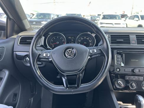 Used 2015 Volkswagen Jetta Sport image 10